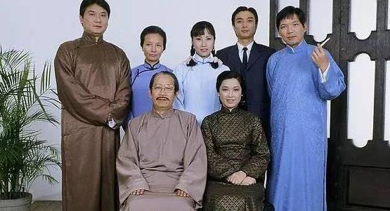 “扫地僧”鲍方出身富裕，饰演武侠人物走红，却在拍戏中风后去世_搜狐网