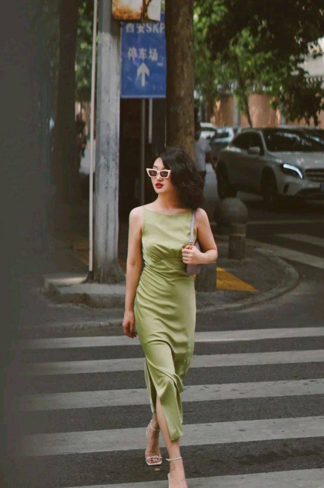 视觉|想成为精致的女人，就要穿对服装了，合适的穿搭会让整个人更优雅
