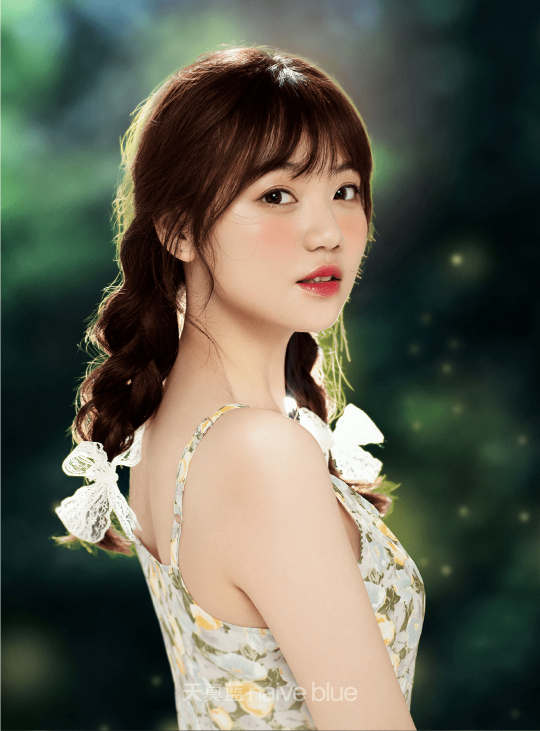 天真蓝 | 新品夏日写真 ——"连发丝都会发光的少女"