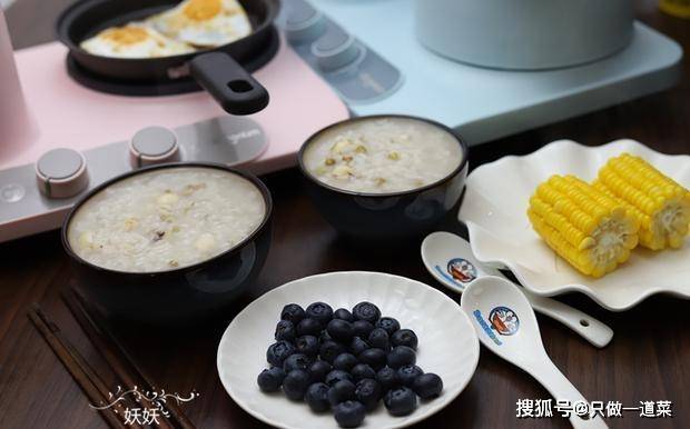 电饭煲|早起10分钟搞定小学生的早餐，有汤有菜有主食，一个星期不重样