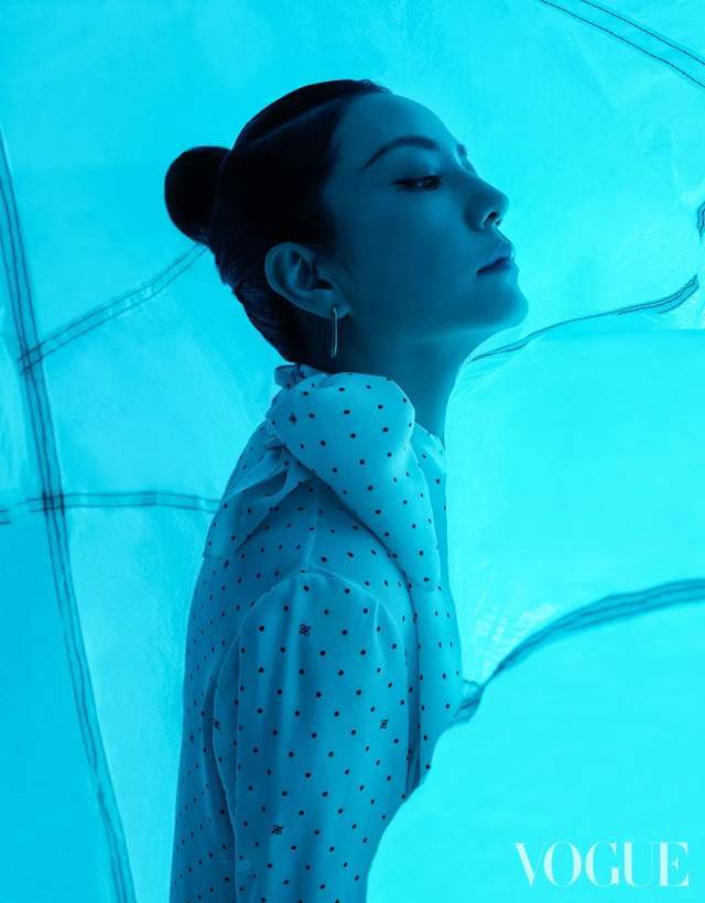 温情|赵薇:一丝幽默,一份温情,一种美。