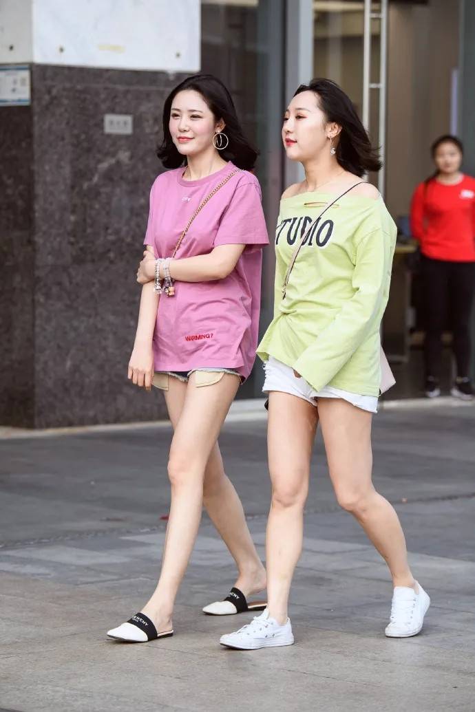 青春|基础款短袖T恤，搭配短款潮酷，漂亮可人又青春