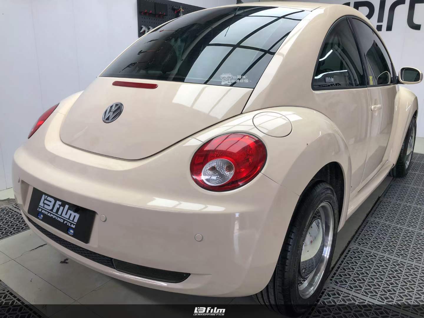 不一样的时尚卡其色!大众甲壳虫贴lb film改色膜高亮卡其米兰