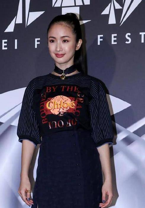 设计|“恶作剧之吻”男女主同台,林依晨一袭长裙可爱模样依旧不减