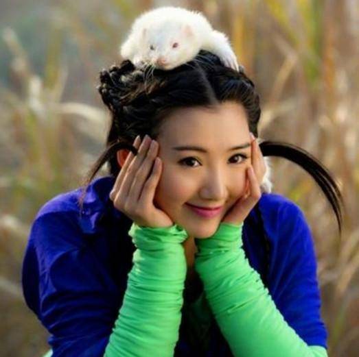 她与热巴同年出道,演技不输热巴,却戏多人不红!_毛晓彤