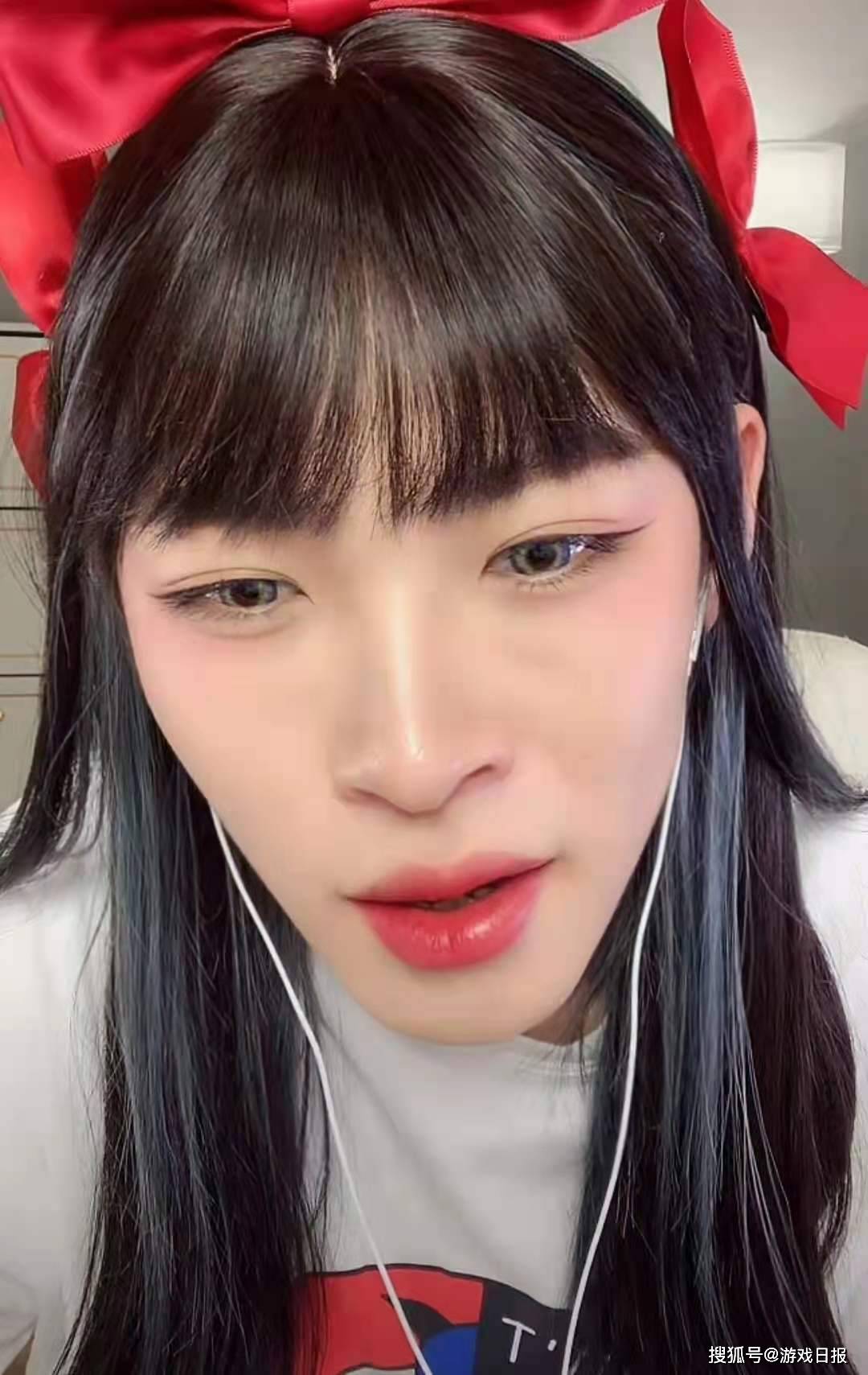 平台|东北纯爷们意外撞脸痞幼，三条视频涨粉40万，或成女装界新一哥？