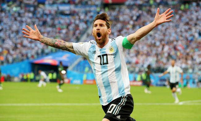 梅西|歐冠歐洲杯雙料冠軍殺入金球獎前三！梅西依舊第一 萊萬C羅笑了