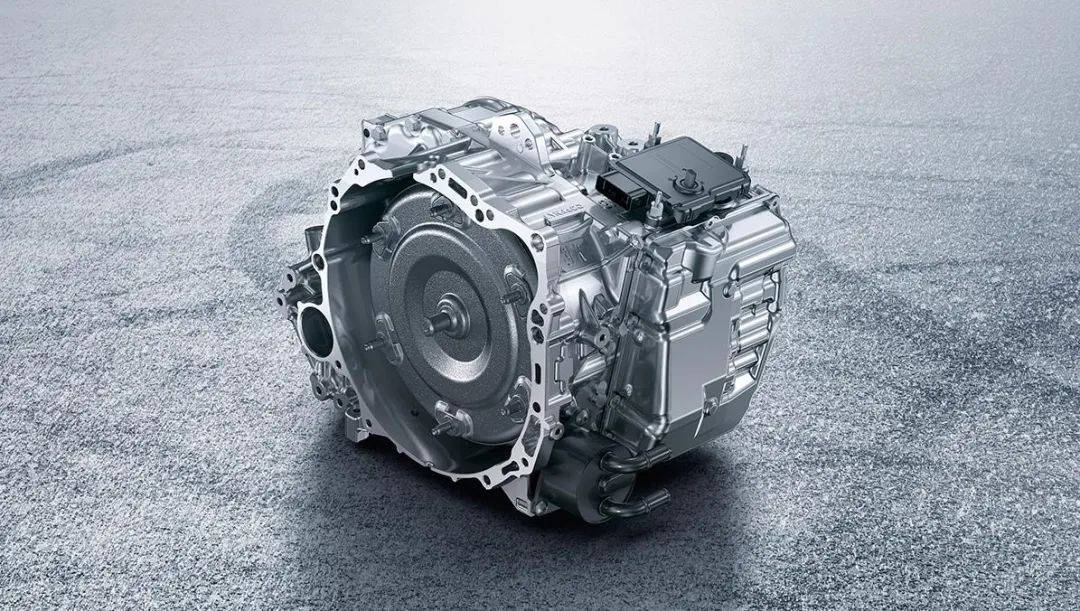 2022款领克03新增车型中并没有匹配6at变速箱,转而匹配自身研发的7dct