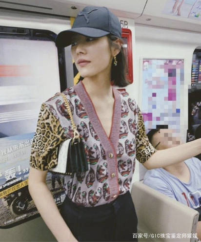 穆勒|印花长裙穆勒鞋，白色手表圆形耳环，直呼大表姐太温柔女人味足！