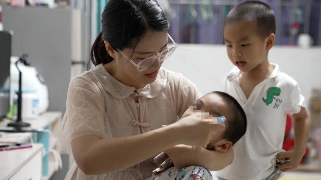 脑瘫|鲸灵大人物：一个被巨额医药费压垮的女人决定辞职