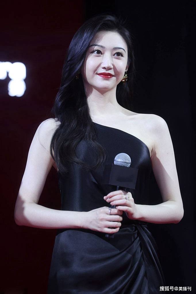 活动|景甜美貌被高估了？最新生图脸肿法令纹明显，网友：皮肤白加分了