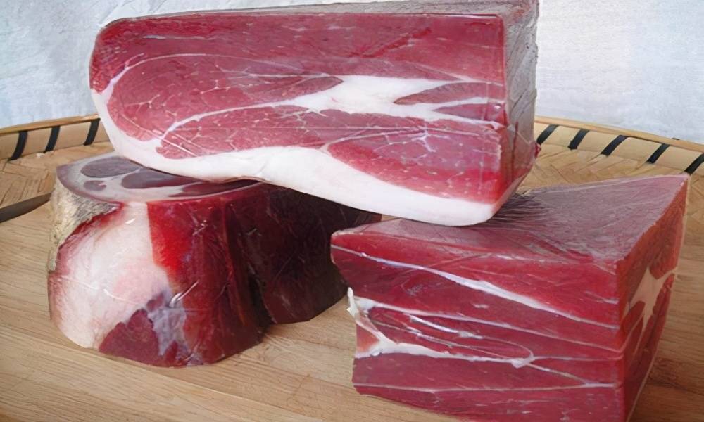 一,禄劝撒坝火腿昆明市本地的美食还是挺多的,只要你想吃的,昆明哪个