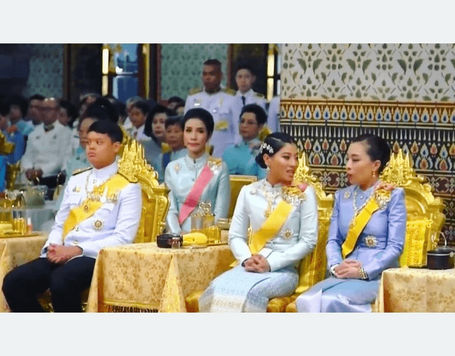 身材|泰国嫡长公主预热颂妃生辰!衬衫搭半裙似明媚少女,剪寸头太飒了