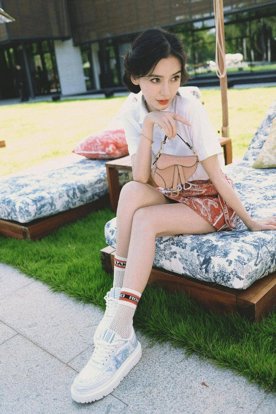 baby|杨颖高温下拍写真依然甜美！雪肤娇嫩靓丽魅力十足