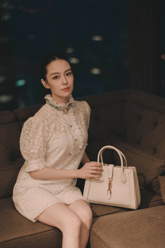 吉娜高|郎朗夫妇商场被偶遇，生图下吉娜高发际线抢镜，穿裙子真有女人味