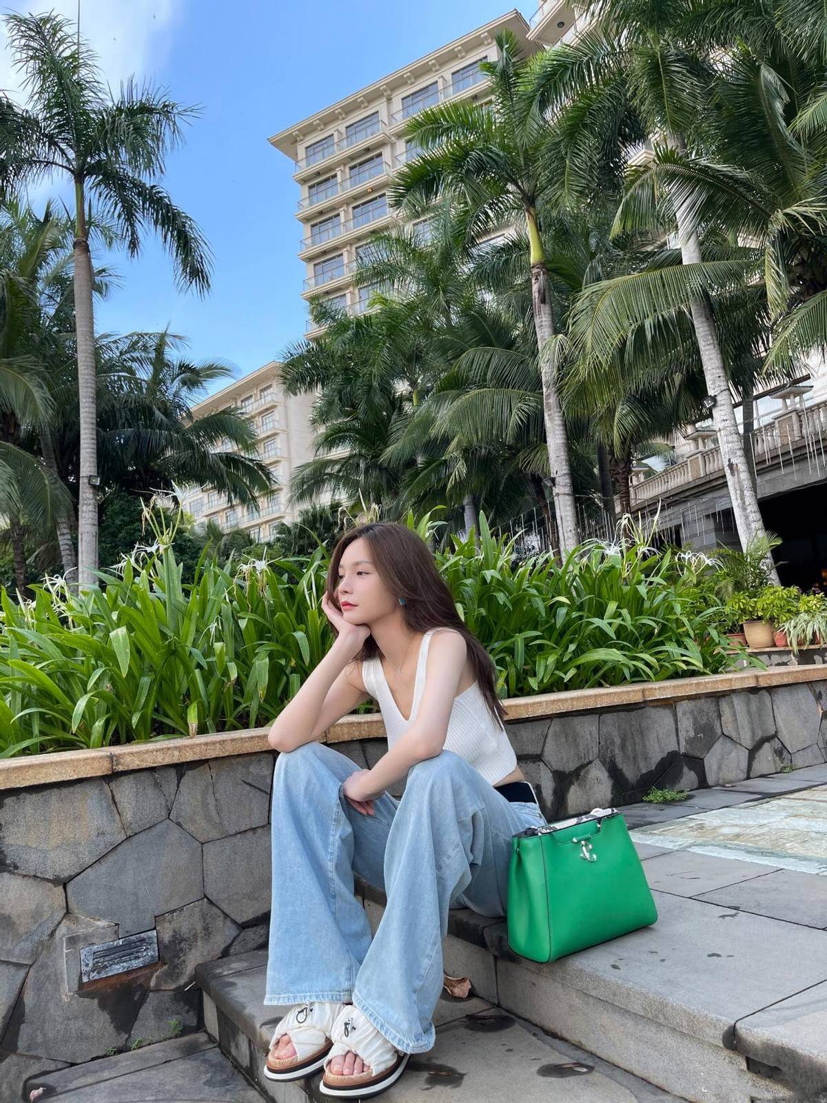 身材|沈梦辰街拍，穿露腰装又瘦又美，真时髦