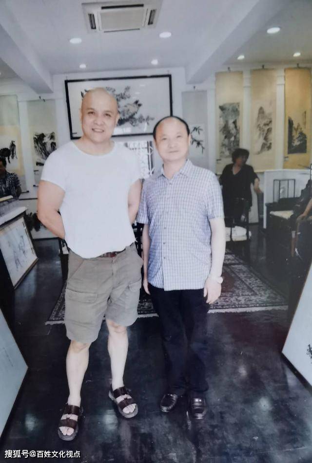 马士龙漫画谢先莹与王刚合影像曹会林