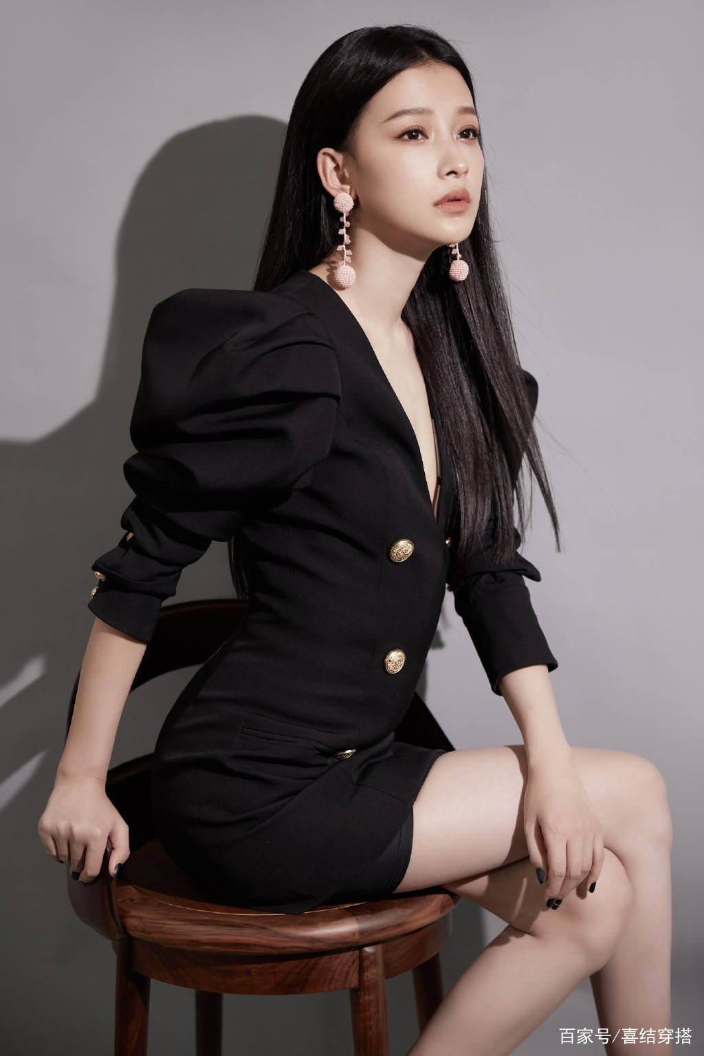 孙怡|孙怡真是90后最美女星，紧身裙配1万1的鞋，“香肠腿”太抢眼