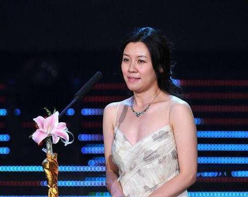 设计|刘琳长相低调普通，一穿礼服气质高级不少，果然人靠衣装是真的