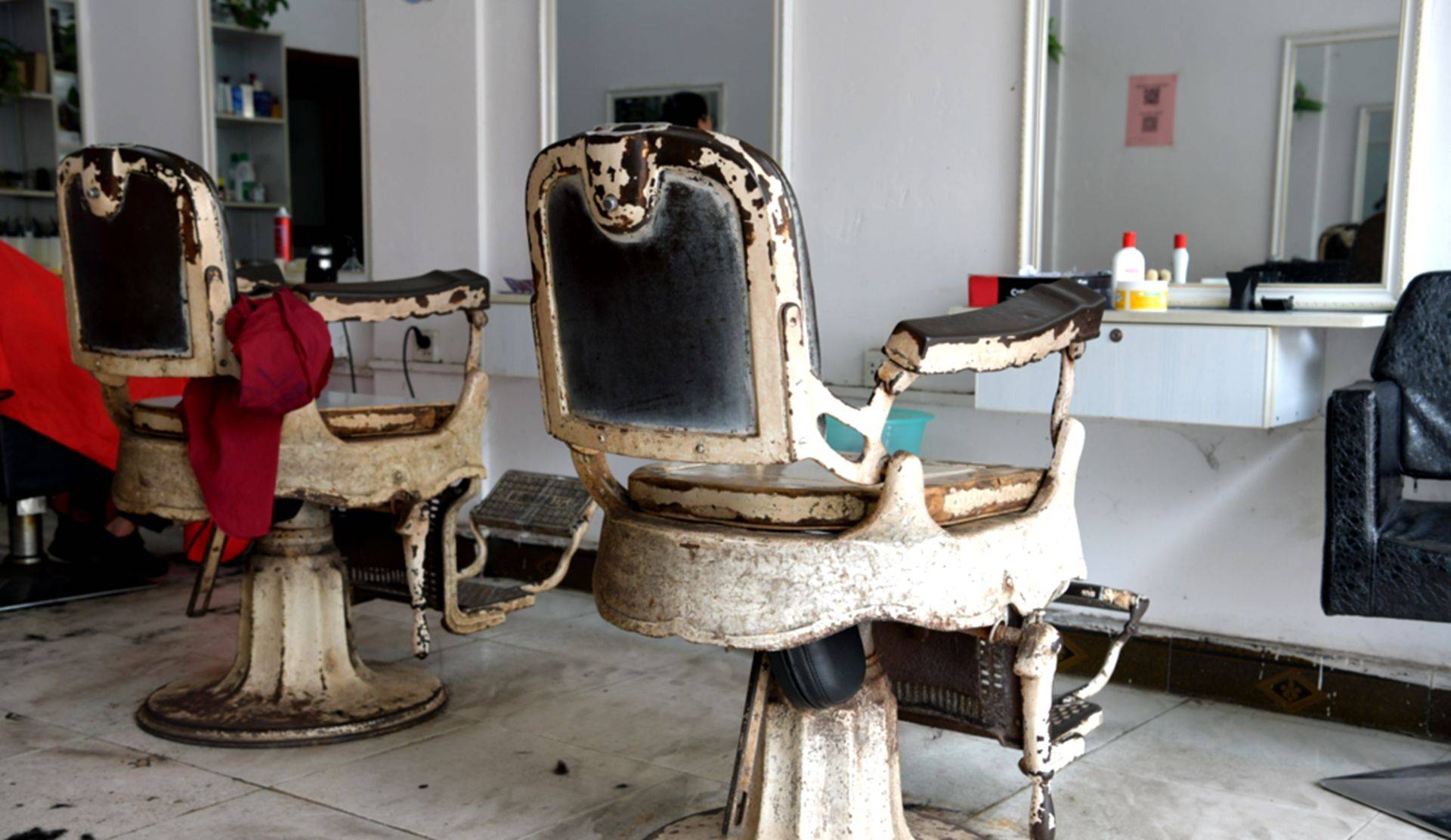 剃个头、刮个面……兴国这家老式理发店的体面，年轻人不懂_搜狐网