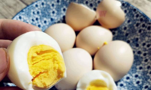 肝脏|早上爱吃煮鸡蛋的人，长寿不会远离你，但切记“2不”，早知早好