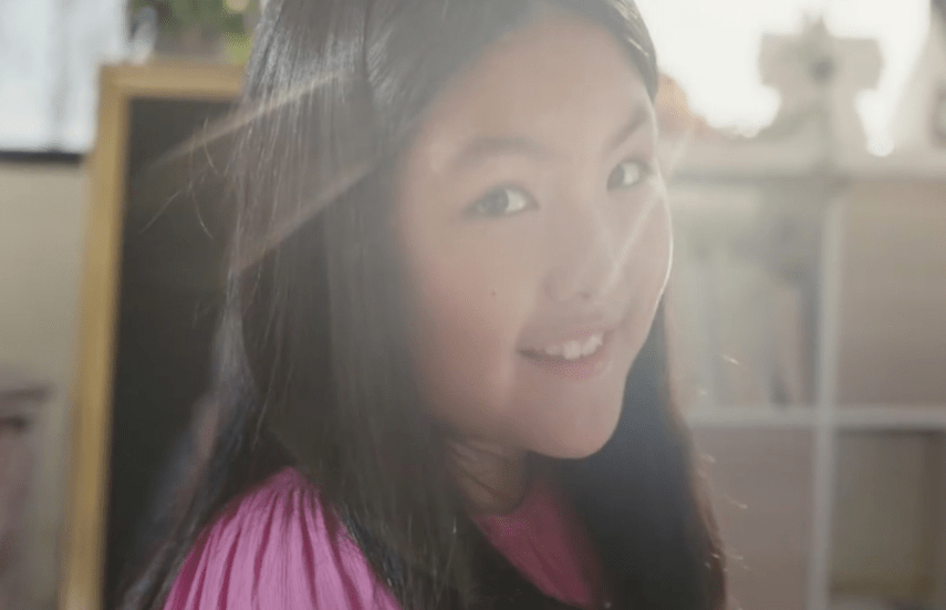 设计|李湘女儿穿公主裙拍广告，珠圆玉润很结实，一看就是富养出来的