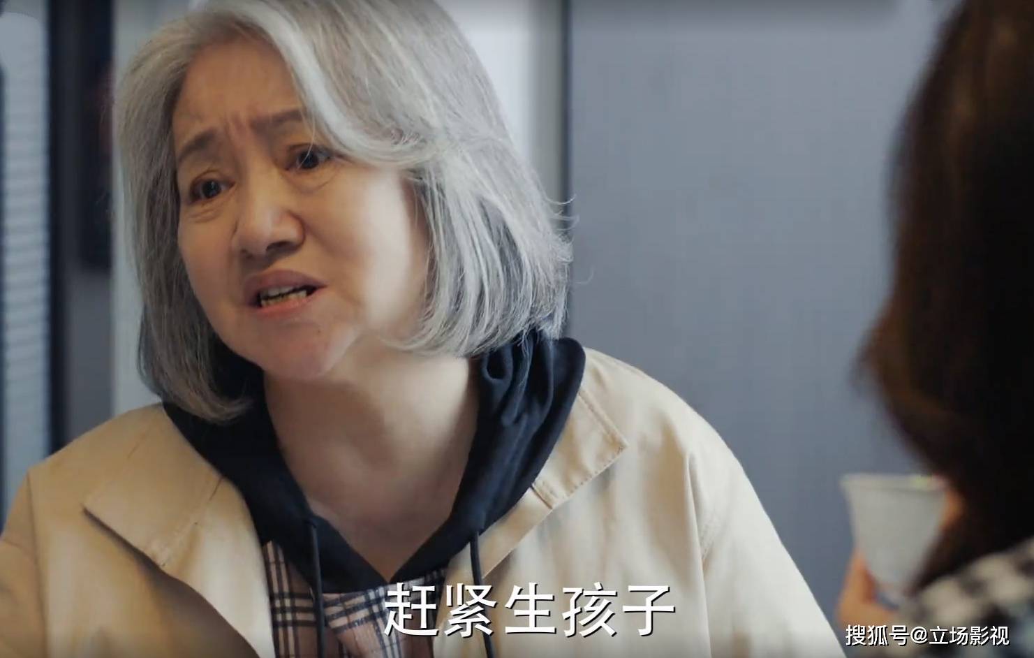 小咪|播出2集，就登顶卫视收视榜，张嘉译新剧又拿到了“收视王牌”？