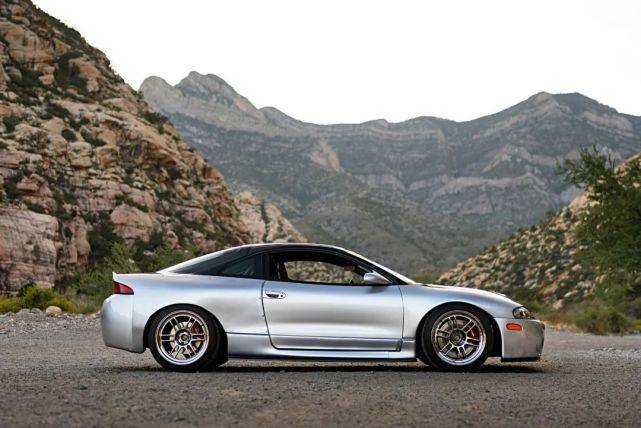 速度与激情低调的三菱跑车,还是主角保罗的座驾之一