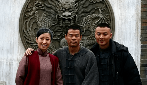 参演这部剧的还有白静,张光北和王劲松,而黄若萌在剧中饰演田穗穗的