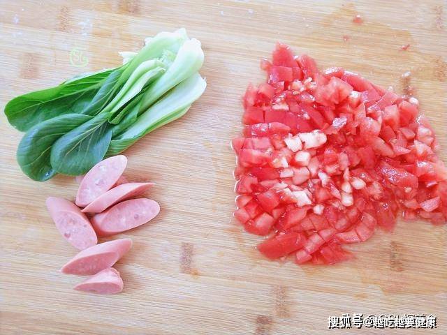 汤汁|早餐超爱吃这碗面，有菜有面有鸡蛋，10分钟搞定，吃完全身暖和