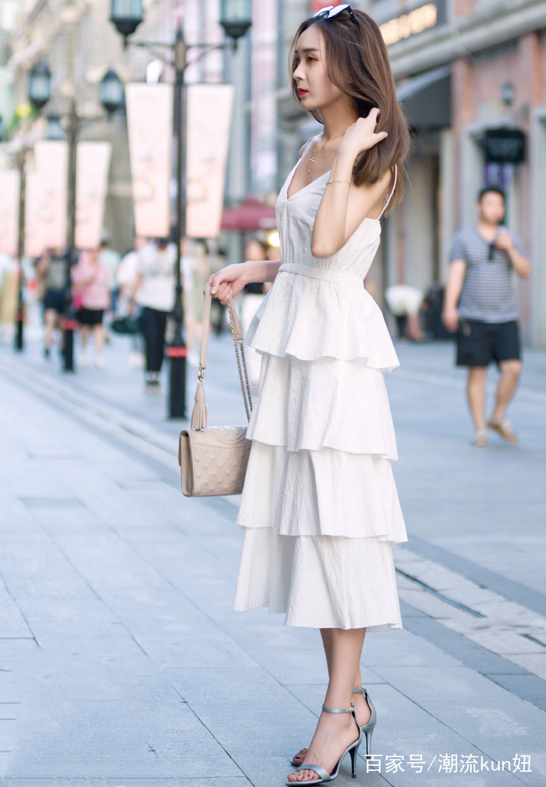 上半身|体重过百的女生，少穿这几种裙子，百褶裙也在其中，显胖又没气质