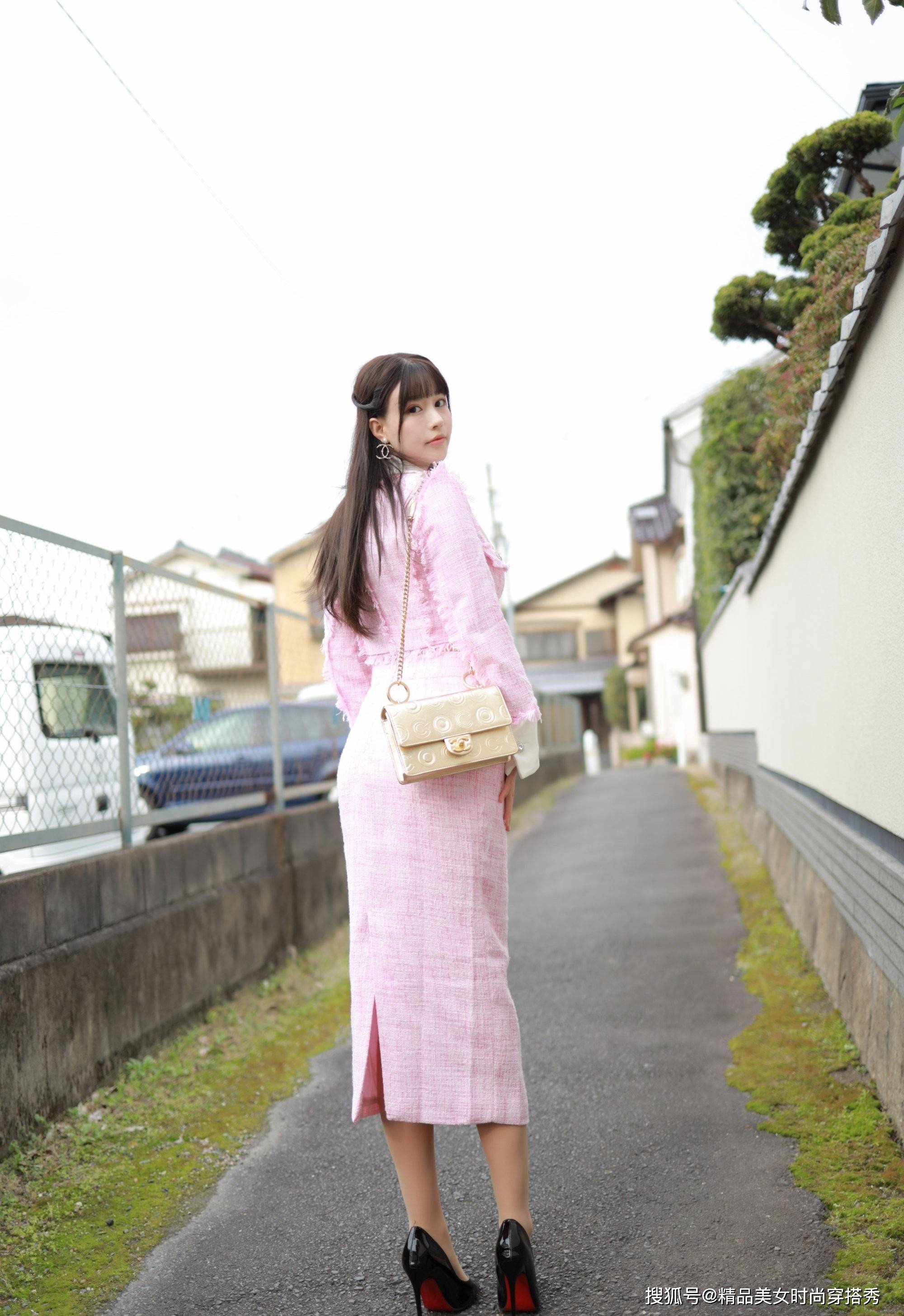 高跟鞋|“粉色西装套裙”,甜美小女人的甜美演绎到极致