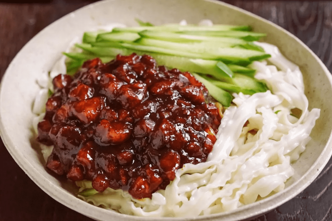 超好吃的炸酱面,醇厚浓郁,三分钟搞定