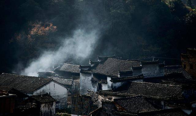 梦境炊烟，解析梦见煮饭锅盖起火的深层含义