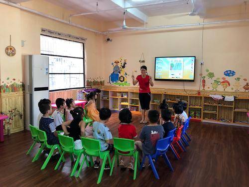 什么|“专科生凭啥教孩子？”大专生扎堆幼儿园老师，家长听闻不乐意了