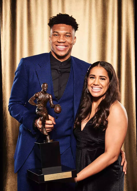 霍德合计30投7中!字母哥太难了_雄鹿