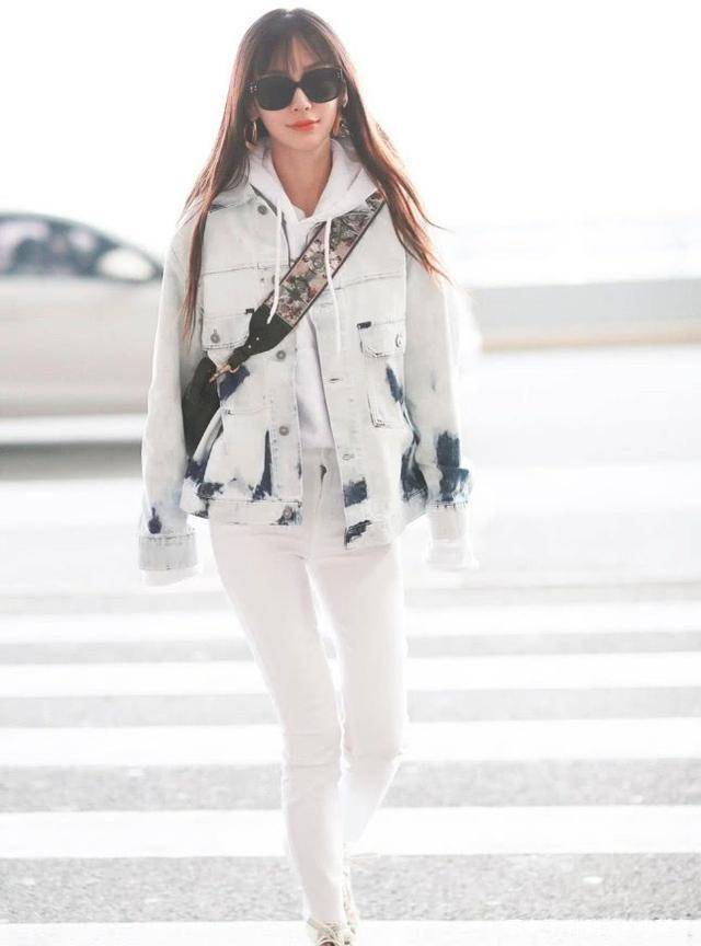 杨颖|baby带火6cm“断层裙”,秀腿又时尚,女生心动却很少尝试!