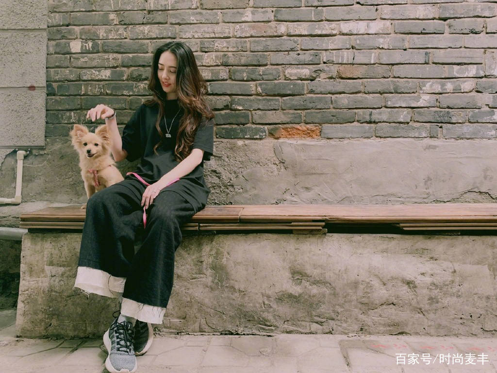 长发|郭碧婷气质太好了，裙子里面穿裤子，男友角度下美成时尚大片