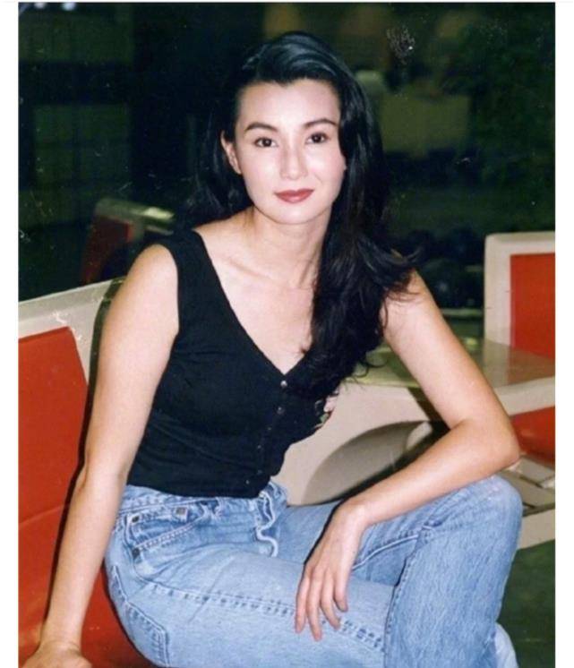 身材|张曼玉的“年代秀”：年轻时清新秀丽，年逾半百老瘦态也是时髦人