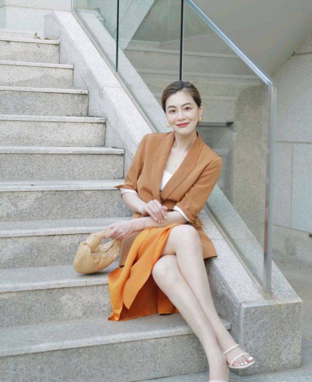 大气|要成为精致的女人并不难，简约大气的穿搭就很好看，优雅又有魅力