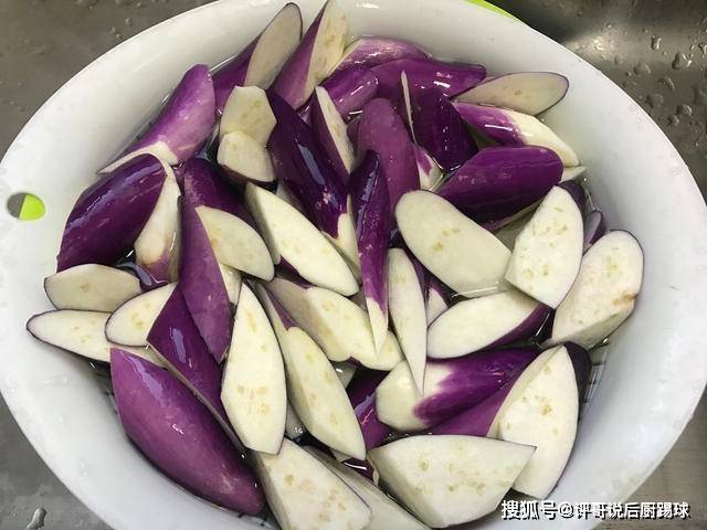 怎么把肉切成肉粒 815ab3a52cec47db854f3b7f9aa89258.jpeg