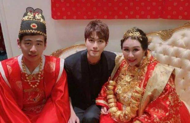 何猷君|看看何超盈在澳门的豪宅：室内是宫廷风装饰，每件家具都价值不菲