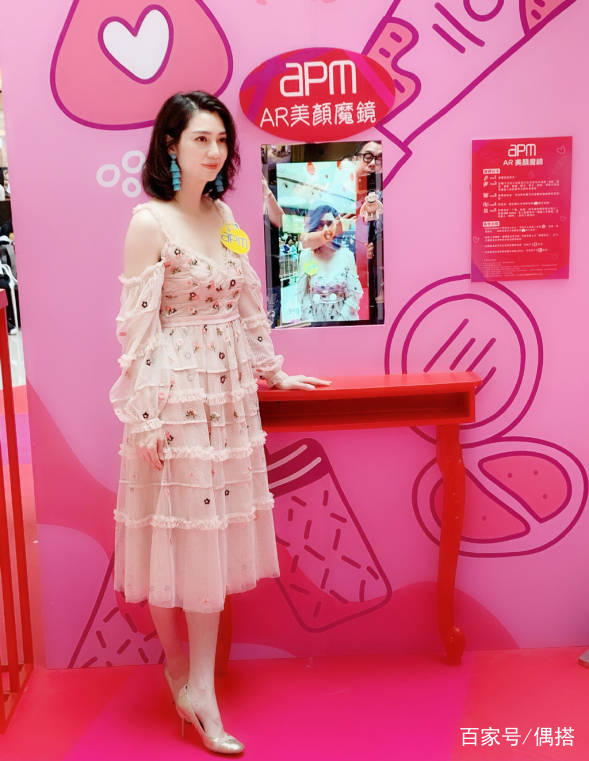洪欣|“张丹峰风波”后洪欣终于营业！减龄俏皮，美成邻家少女，哪有48