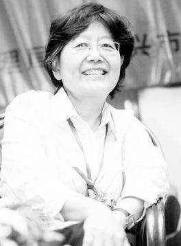 原创丈夫带女人回家,她让出婚房,卑微一世,无儿无女,90岁孤独而亡