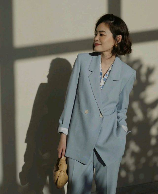 大气|要成为精致的女人并不难，简约大气的穿搭就很好看，优雅又有魅力
