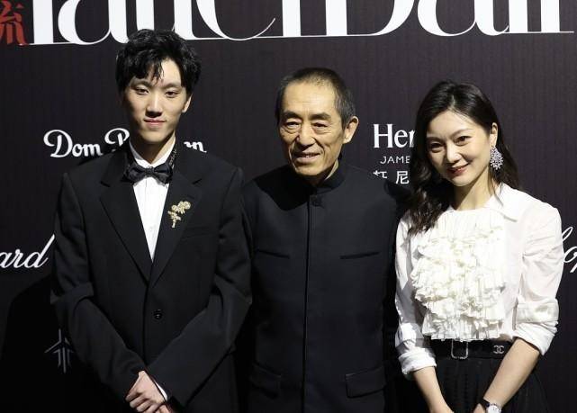 张艺谋|“老夫少妻”的张艺谋夫妇真让人羡慕,小32岁的妻子,很有韵味