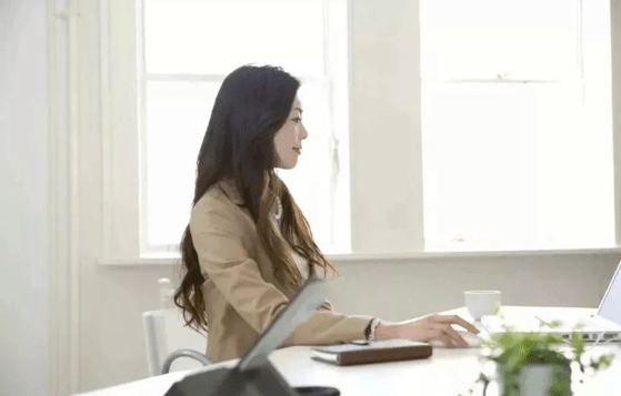 职场|“本以为娃上了幼儿园，我就能去找工作！”全职宝妈道出育儿心酸