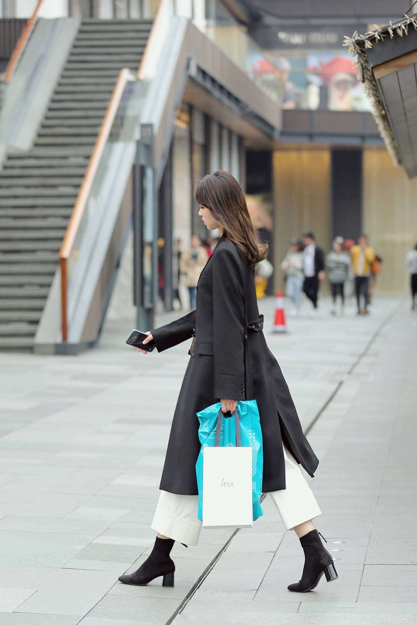 羊羔|今年夏夏时髦穿搭范本,文艺优雅、甜美利落,总有一款风格适合你