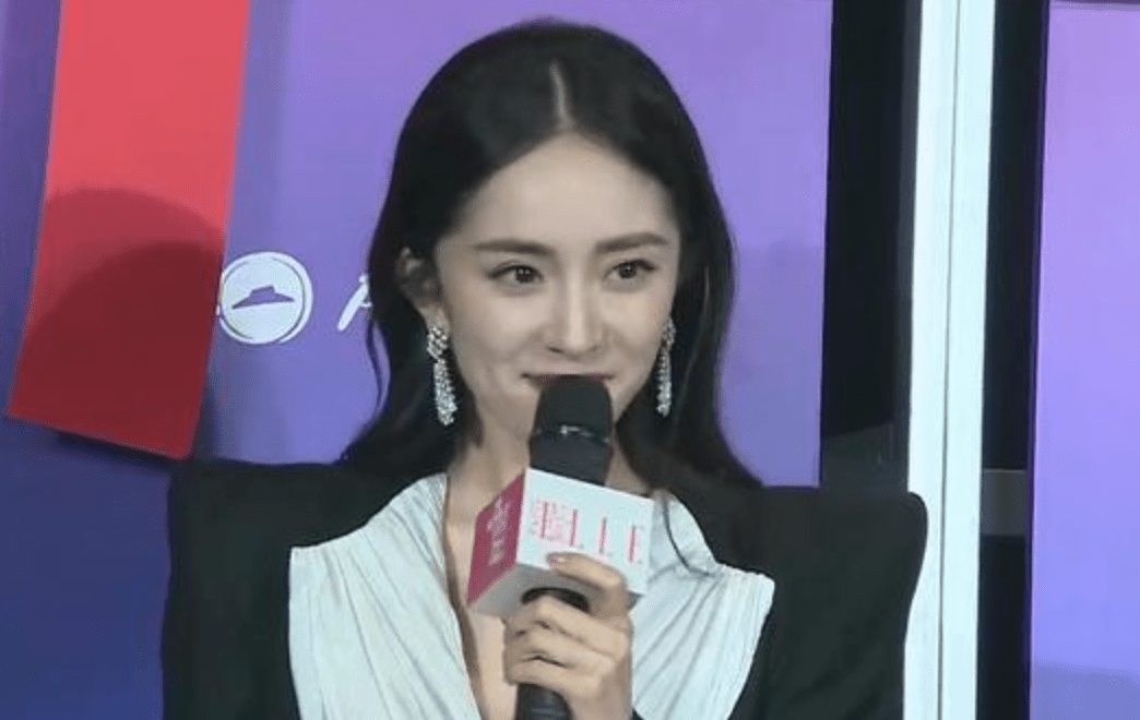 都能|杨幂红毯造型惊艳,西装优雅漫画腿吸睛,生图冲进热榜前三