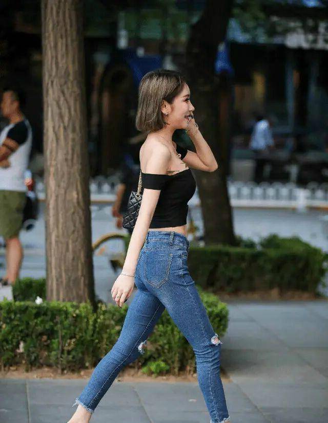 高跟鞋|黑色露肩短袖搭配黑色高跟鞋,显腿瘦,看起来身材更修长